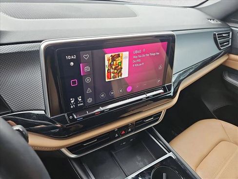 Used 2024 Volkswagen Atlas Cross Sport SEL R-Line image 14