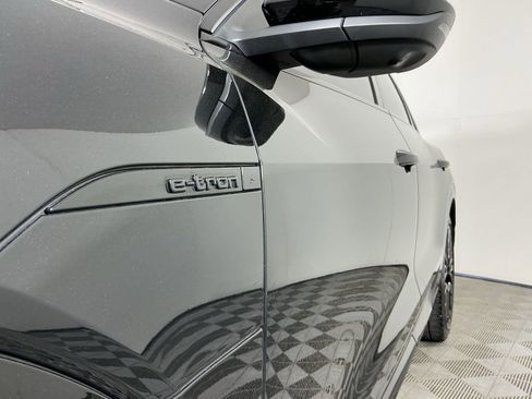 Used 2024 Audi Q8 e-tron Prestige w/ Prestige Package image 5