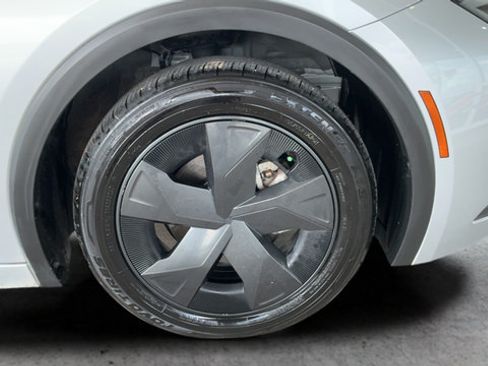 Used 2024 Toyota Prius FWD image 26
