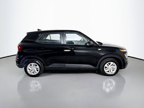 Used 2022 Hyundai Venue SE image 11
