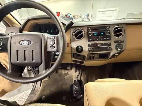 Used 2015 Ford F250 XLT AWD/4WD image 10