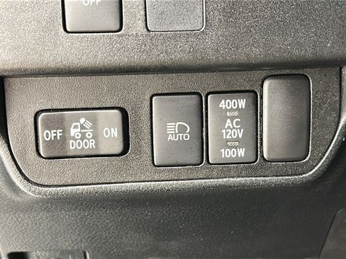 Used 2021 Toyota Tacoma TRD Off-Road AWD/4WD image 28