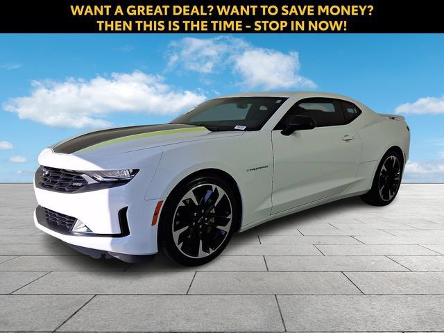 Used 2023 Chevrolet Camaro LT RWD image 4
