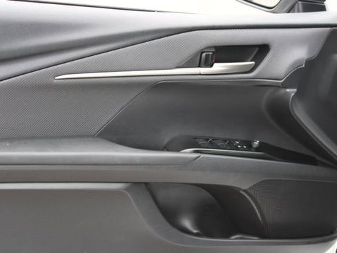 Used 2025 Toyota Camry SE image 9