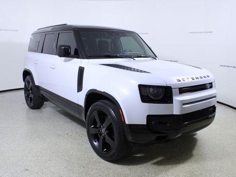 Used 2023 Land Rover Defender 110 X-Dynamic SE image 3