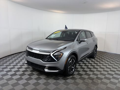 Certified 2023 Kia Sportage LX image 2