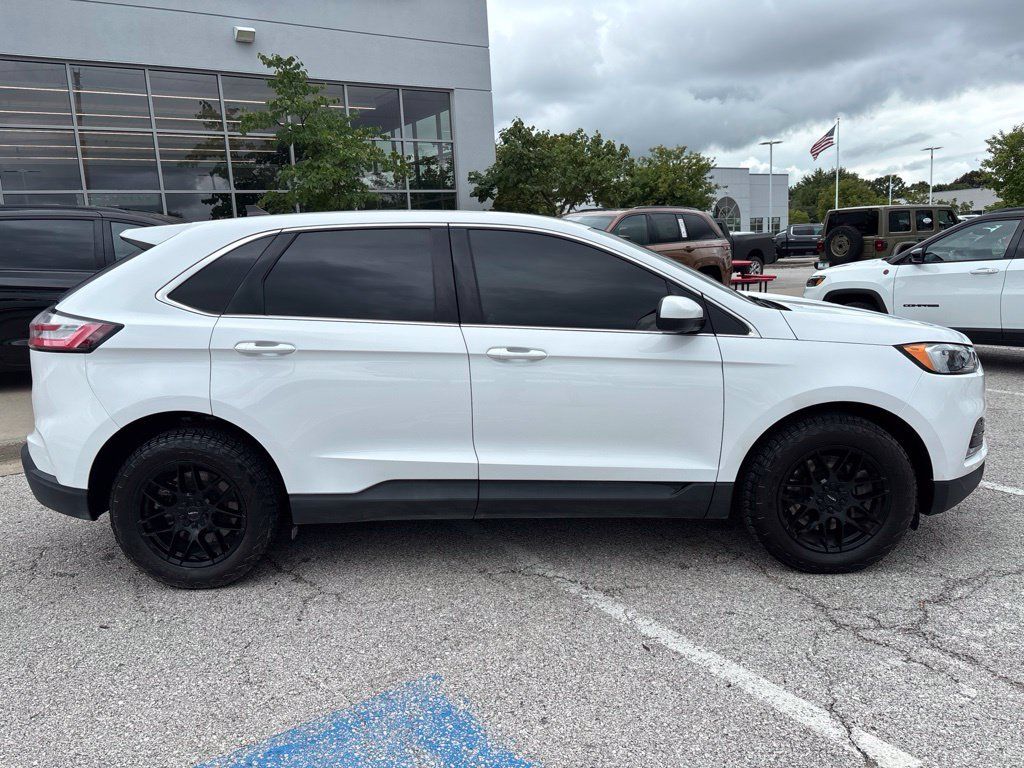 Used 2024 Ford Edge SEL AWD/4WD image 9