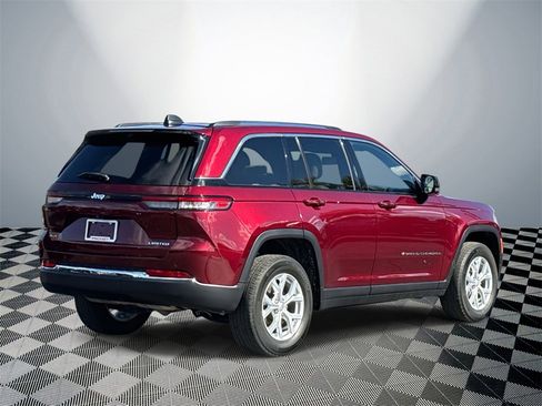 Used 2023 Jeep Grand Cherokee Limited w/ Luxury Tech Group II image 4