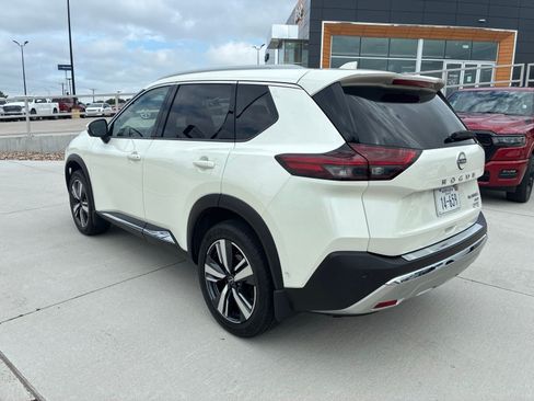 Used 2022 Nissan Rogue Platinum w/ Head-Up Display Package AWD/4WD image 3