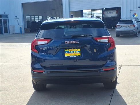 Used 2022 GMC Terrain SLT w/ Tech Package image 6