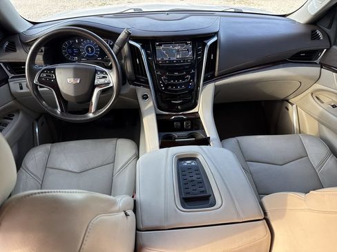 Used 2016 Cadillac Escalade ESV Luxury RWD image 27