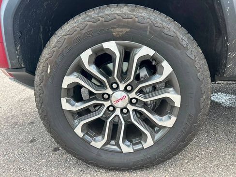 Used 2024 GMC Canyon Denali AWD/4WD image 9