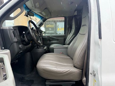 Used 2016 Chevrolet Express 3500 Extended image 9