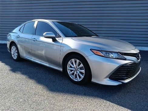 Used 2019 Toyota Camry L image 1