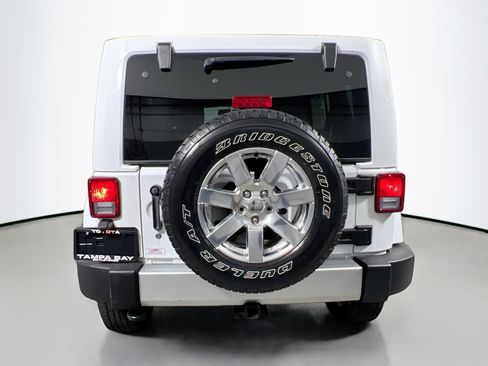 Used 2017 Jeep Wrangler Unlimited Sahara w/ Dual Top Group AWD/4WD image 6