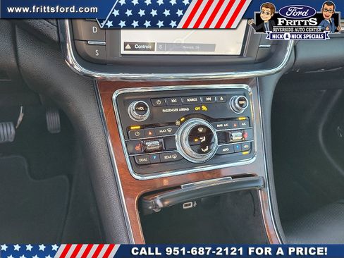 Used 2017 Lincoln Continental Select image 9