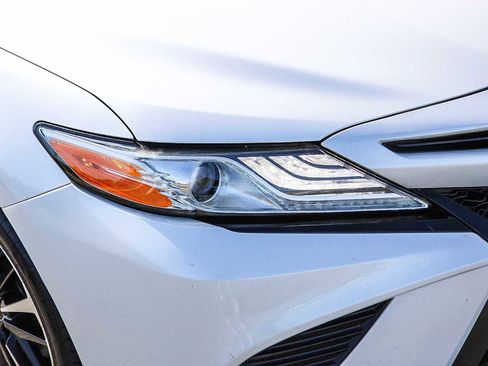 Used 2020 Toyota Camry XSE image 10