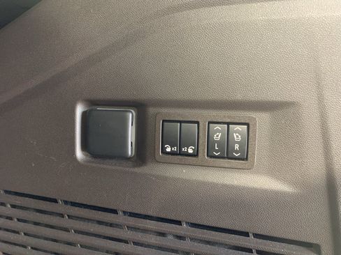 Used 2021 GMC Yukon SLT w/ SLT Premium Package image 37