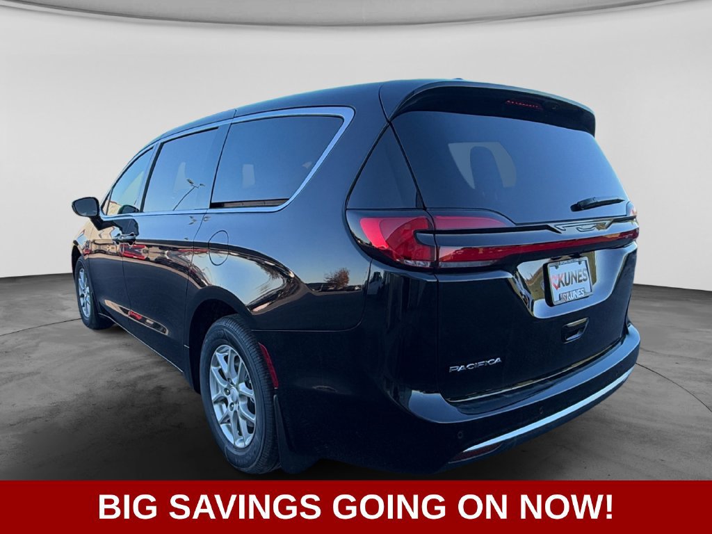 New 2027 Chrysler Pacifica Select FWD image 6