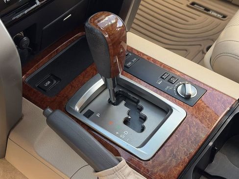 Used 2013 Toyota Land Cruiser image 17