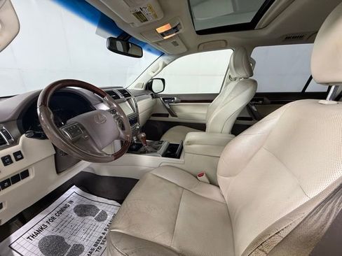 Used 2018 Lexus GX 460 Premium w/ Premium Package AWD/4WD image 16