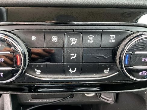 Used 2022 Buick Encore GX Select image 31