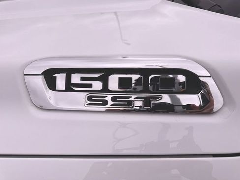 Used 2025 RAM 1500 Laramie image 30