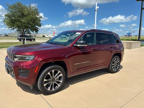 Used 2022 Jeep Grand Cherokee Overland AWD/4WD image 1