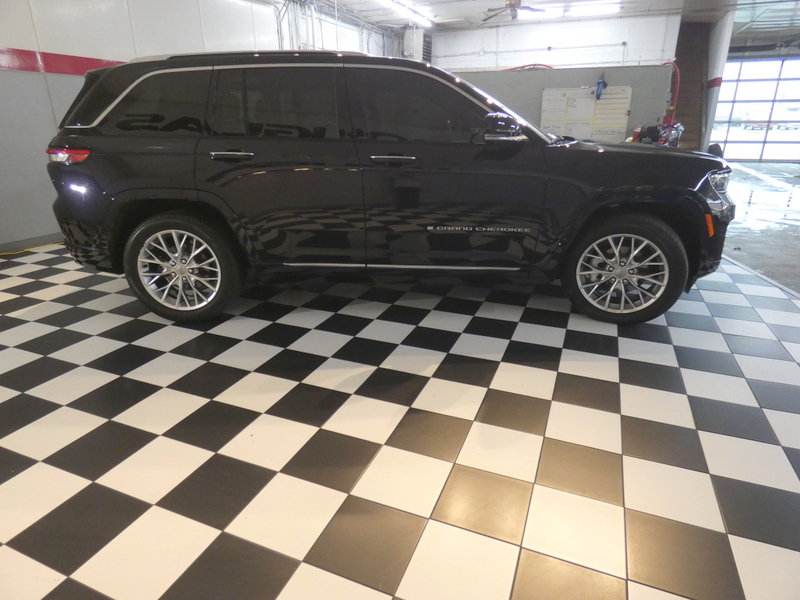 Used 2024 Jeep Grand Cherokee Summit w/ Luxury Tech Group V AWD/4WD image 5