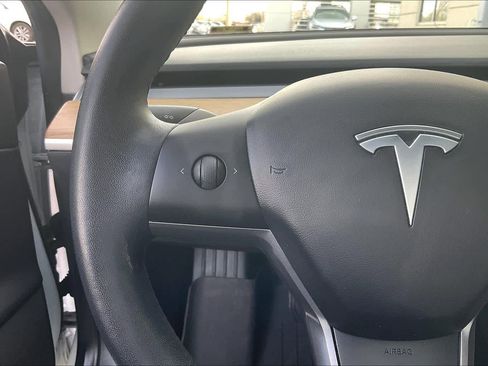 Used 2019 Tesla Model 3 Standard Range image 21