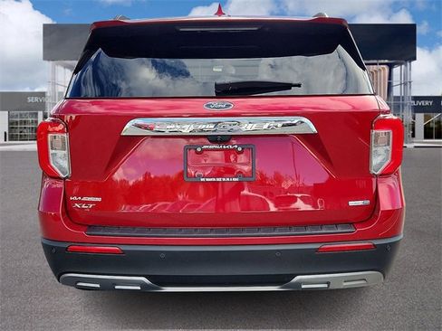 Used 2020 Ford Explorer XLT w/ Equipment Group 202A image 5