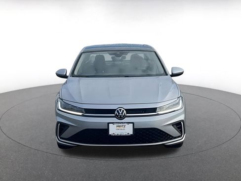 Used 2025 Volkswagen Jetta SE image 4