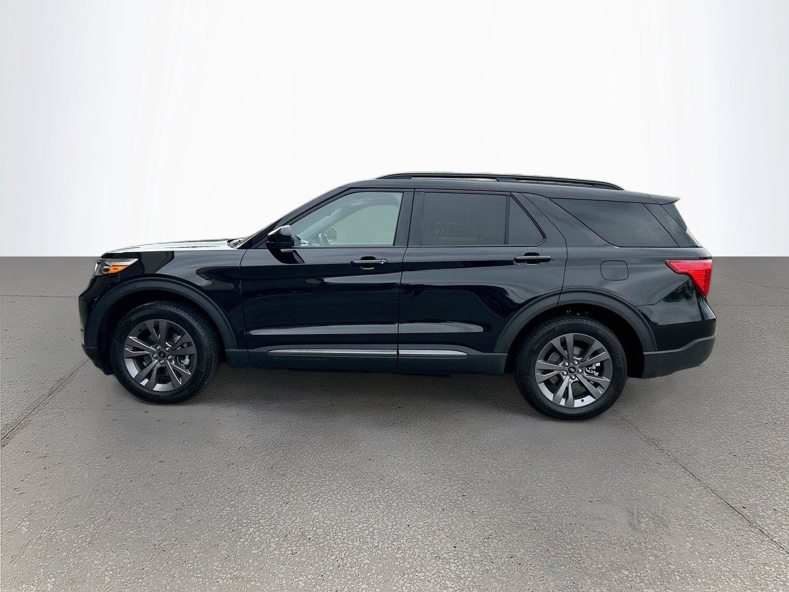 Used 2023 Ford Explorer XLT w/ Equipment Group 202A AWD/4WD image 7