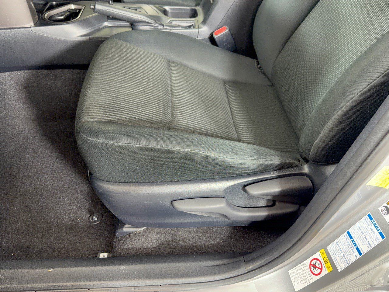 Used 2018 Toyota RAV4 LE w/ Carpet Mat Package AWD/4WD image 16