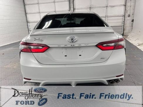 Used 2022 Toyota Camry SE w/ Convenience Package image 6