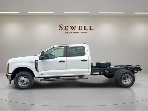 New 2025 Ford F350 XL w/ XL Chrome Package image 2