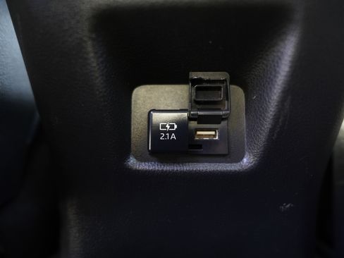 Used 2021 Toyota RAV4 Limited image 14