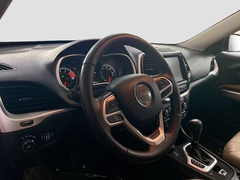 Used 2017 Jeep Cherokee Limited AWD/4WD image 10