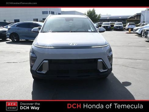 Used 2025 Hyundai Kona SEL FWD image 2