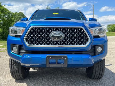 Used 2018 Toyota Tacoma TRD Sport w/ Technology Package AWD/4WD image 5