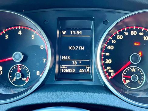 Used 2011 Volkswagen Golf 4-Door FWD image 26