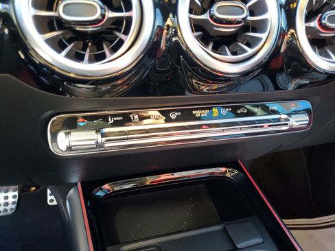 Used 2022 Mercedes-Benz GLA 45 AMG 4MATIC w/ Parking Assistance Package image 24