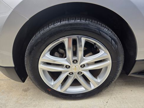 Used 2019 Chevrolet Equinox Premier FWD image 4