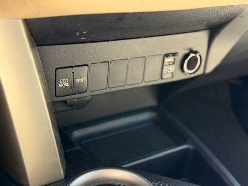 Used 2013 Toyota RAV4 LE AWD/4WD image 23