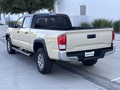 Used 2017 Toyota Tacoma SR5 w/ Tow Package RWD image 5