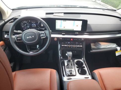 Certified 2024 Kia Carnival SX Prestige FWD image 13