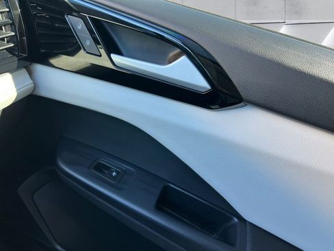 Used 2025 Volkswagen Taos S image 15