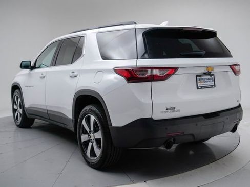 Used 2020 Chevrolet Traverse LT w/ LT Premium Package FWD image 3