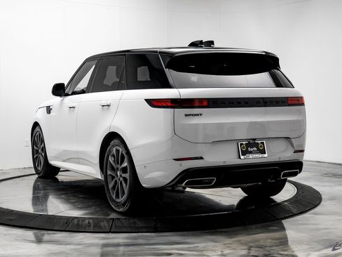 Used 2025 Land Rover Range Rover Sport Dynamic SE image 9