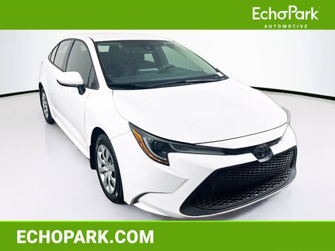 Used 2020 Toyota Corolla LE FWD image 1